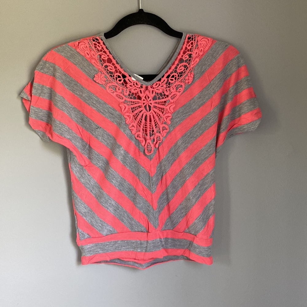 Patterned juniors tee - Picture 2 of 4